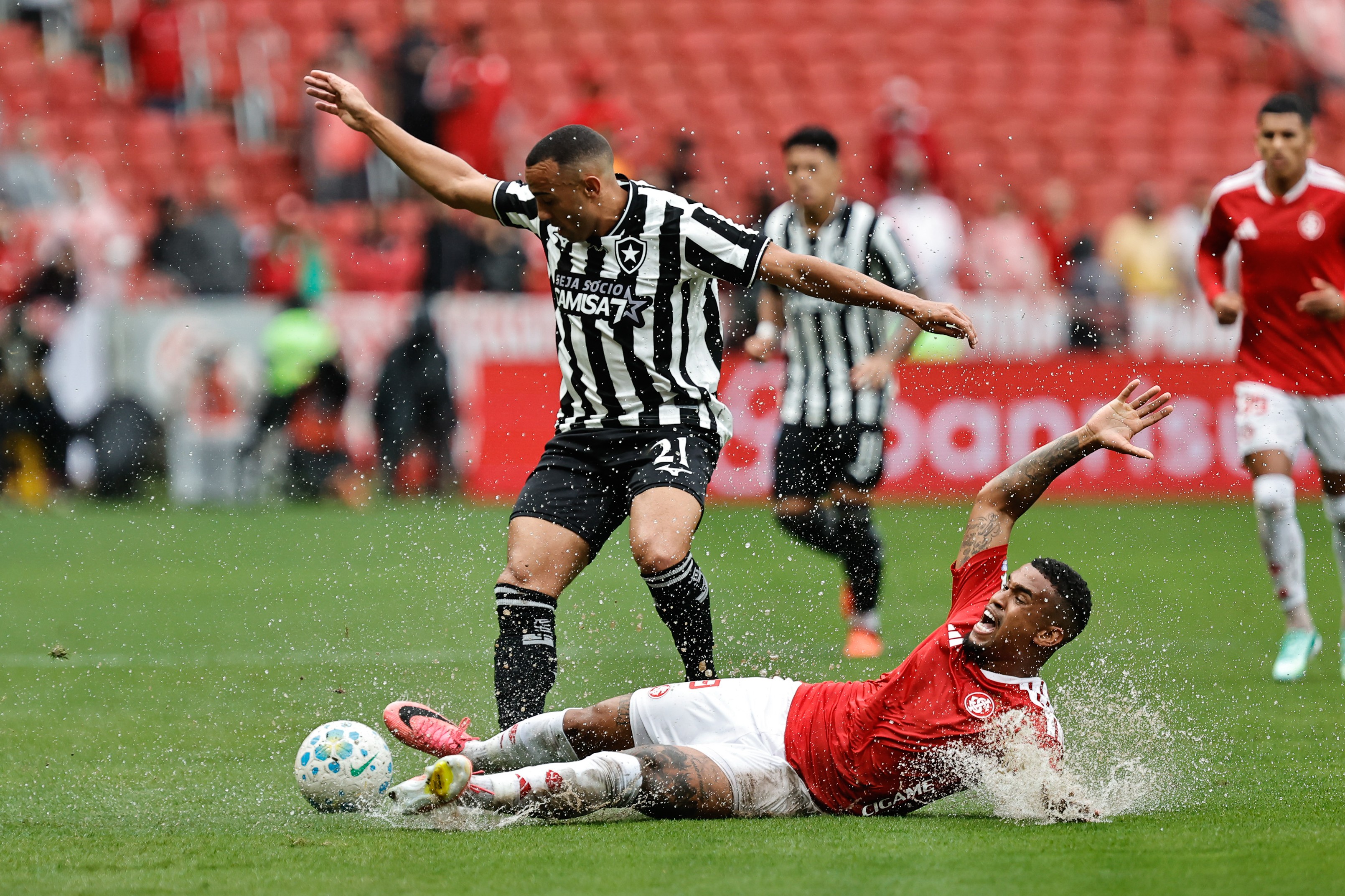 Análise: Botafogo sobra em apatia, e falta de combatividade marca derrota para o Internacional