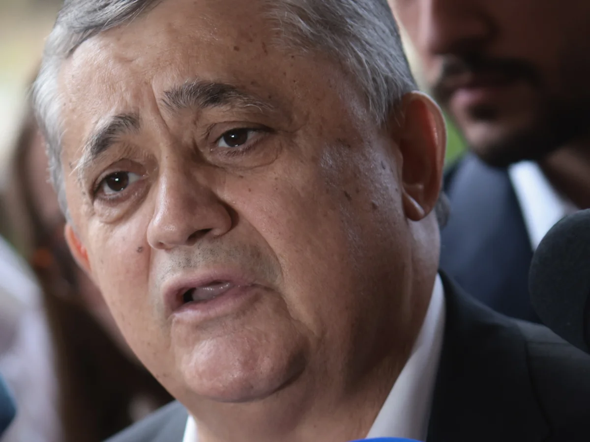 Guimarães diz que Flávio Bolsonaro "fez o L" ao apoiar fim da escala 6x1