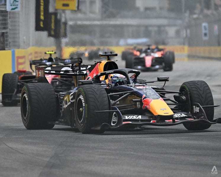 Corrida de motor - Verstappen vence o sprint de Singapura após início caótico em condições molhadas