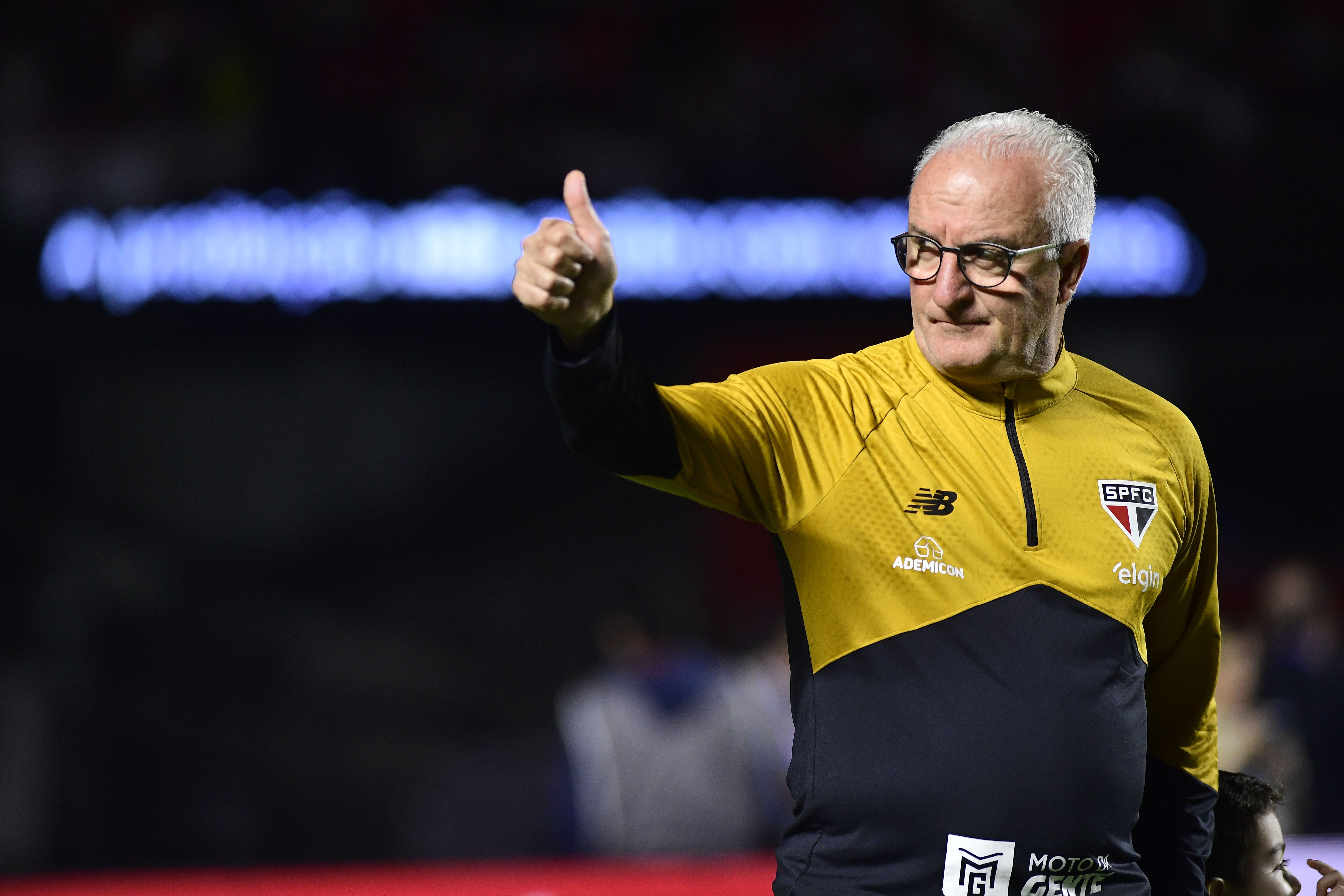 Análise: Dorival desfaz erros no intervalo, São Paulo melhora e vence o Vasco